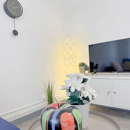 Le Joy, Centre * مُلووز