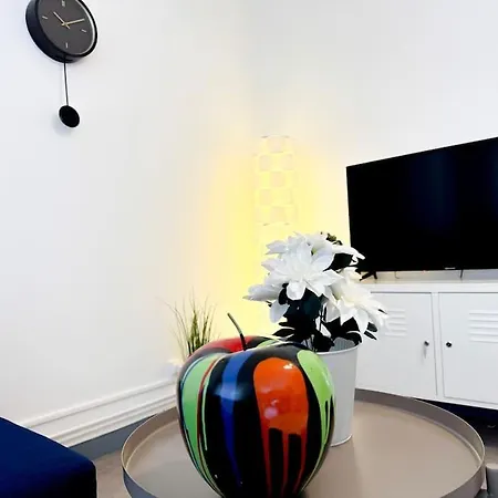 Le Joy, Centre * مُلووز