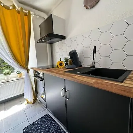 Le Joy, Centre * مُلووز