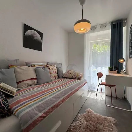 Le Joy, Centre * مُلووز